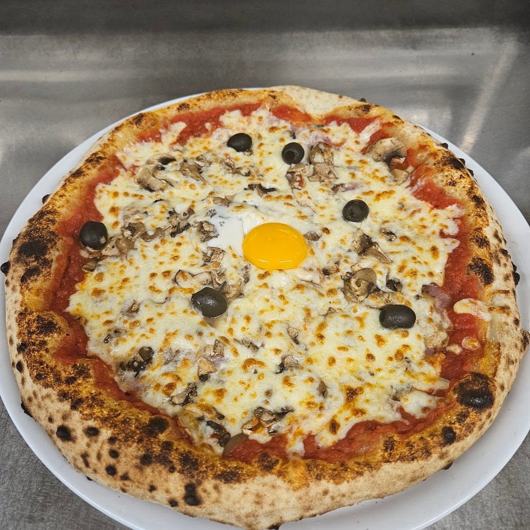 Pizzeria Pagu's Monchu's 3